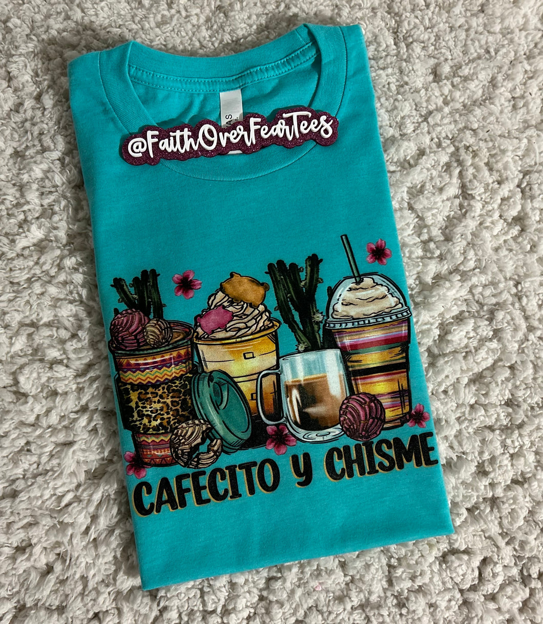 Cafecito y Chisme Tee